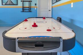 Luxurious, Grand Home, Themed Bedrooms and Large Pool Area #8cg099