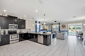 Luxurious, Grand Home, Themed Bedrooms and Large Pool Area #8cg099