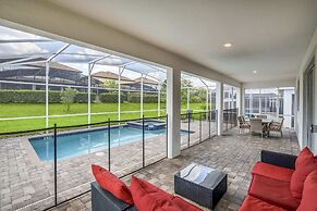 Luxurious, Grand Home, Themed Bedrooms and Large Pool Area #8cg099