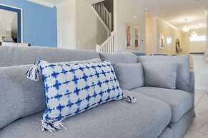 Luxurious, Grand Home, Themed Bedrooms and Large Pool Area #8cg099