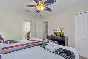 Luxurious, Grand Home, Themed Bedrooms and Large Pool Area #8cg099