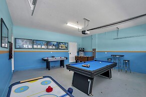 Luxurious, Grand Home, Themed Bedrooms and Large Pool Area #8cg099