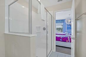 Luxurious, Grand Home, Themed Bedrooms and Large Pool Area #8cg099