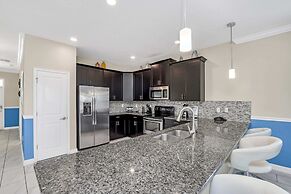 Luxurious, Grand Home, Themed Bedrooms and Large Pool Area #8cg099