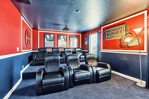 Luxurious, Grand Home, Themed Bedrooms and Large Pool Area #8cg099