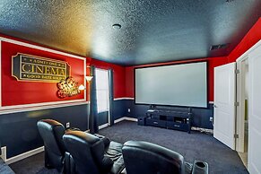 Luxurious, Grand Home, Themed Bedrooms and Large Pool Area #8cg099