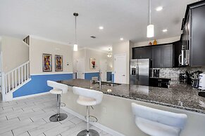 Luxurious, Grand Home, Themed Bedrooms and Large Pool Area #8cg099