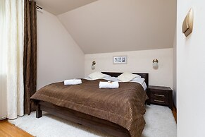 Family House Poreba Cracow by Renters