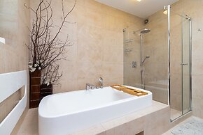 Family House Poreba Cracow by Renters