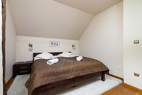 Family House Poreba Cracow by Renters