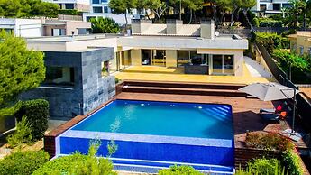 Villa Prestigia With Private Pool And Sea View