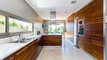 Villa Prestigia With Private Pool And Sea View