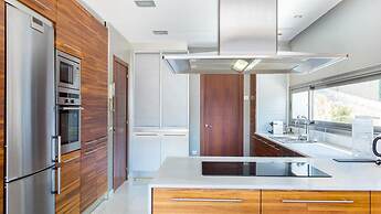 Villa Prestigia With Private Pool And Sea View