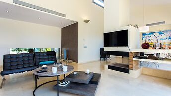 Villa Prestigia With Private Pool And Sea View