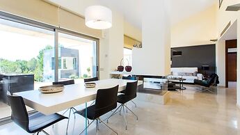 Villa Prestigia With Private Pool And Sea View