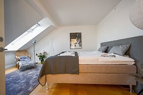 Spacious 3-bedroom Apartment With a Rooftop Terrace in the Center of C