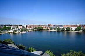 Spacious 3-bedroom Apartment With a Rooftop Terrace in the Center of C