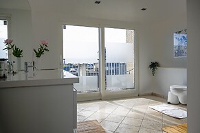 Spacious 3-bedroom Apartment With a Rooftop Terrace in the Center of C