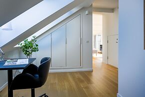 Spacious 3-bedroom Apartment With a Rooftop Terrace in the Center of C