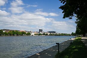 Spacious 3-bedroom Apartment With a Rooftop Terrace in the Center of C