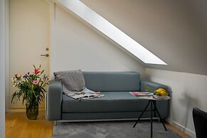 Spacious 3-bedroom Apartment With a Rooftop Terrace in the Center of C