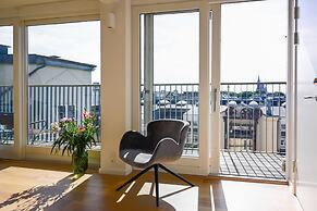 Spacious 3-bedroom Apartment With a Rooftop Terrace in the Center of C