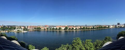 Spacious 3-bedroom Apartment With a Rooftop Terrace in the Center of C