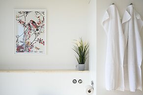 Spacious 3-bedroom Apartment With a Rooftop Terrace in the Center of C