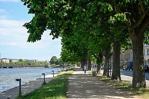 Spacious 3-bedroom Apartment With a Rooftop Terrace in the Center of C