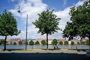 Spacious 3-bedroom Apartment With a Rooftop Terrace in the Center of C