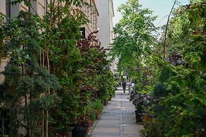 Spacious 3-bedroom Apartment With a Rooftop Terrace in the Center of C