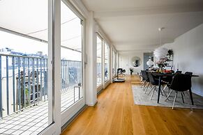 Spacious 3-bedroom Apartment With a Rooftop Terrace in the Center of C