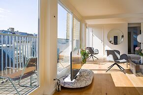 Spacious 3-bedroom Apartment With a Rooftop Terrace in the Center of C