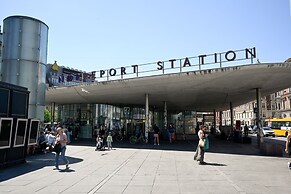 Spacious 3-bedroom Apartment With a Rooftop Terrace in the Center of C