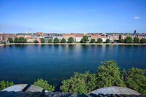 Spacious 3-bedroom Apartment With a Rooftop Terrace in the Center of C