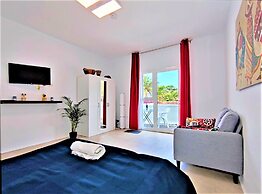 Fantastico 2 - With Large Balcony, Terrace and Garden