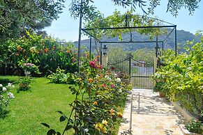 Holiday House Angelos A on Agios Gordios Beach