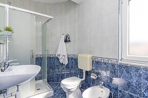 Apartment Ela 220m From the Beach