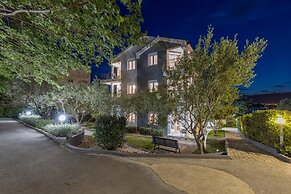 Apartment Ela 220m From the Beach