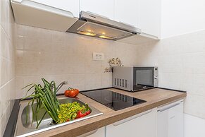 Apartment Ela 220m From the Beach