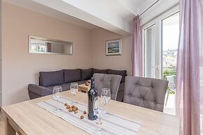 Apartment Ela 220m From the Beach