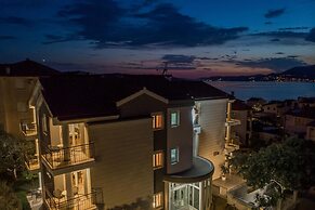 Apartment Ela 220m From the Beach