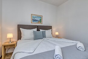 Apartment Ela 220m From the Beach