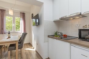 Apartment Ela 220m From the Beach