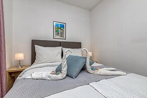 Island Resort Mihaela