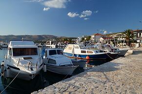 Island Resort Mihaela