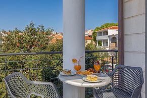 Island Resort Mihaela