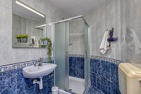 Island Resort Mihaela