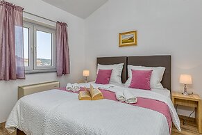Island Resort Mihaela