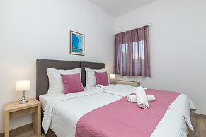 Island Resort Mihaela